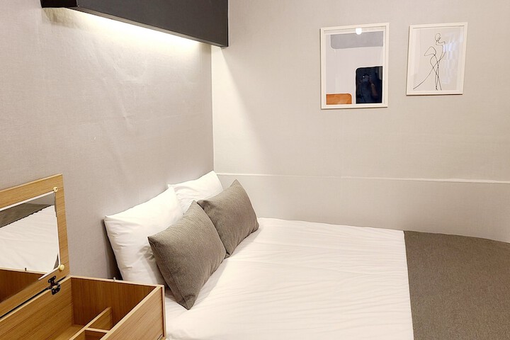 Room 26 of 84