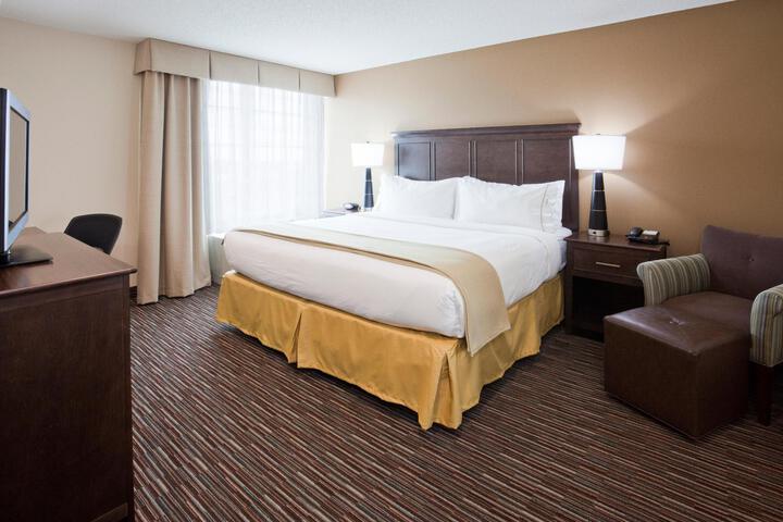 Standard King Bed Accessible (5 of 7)