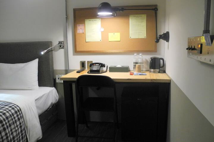 Room 18 of 107