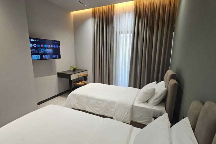 Room 4 of 48