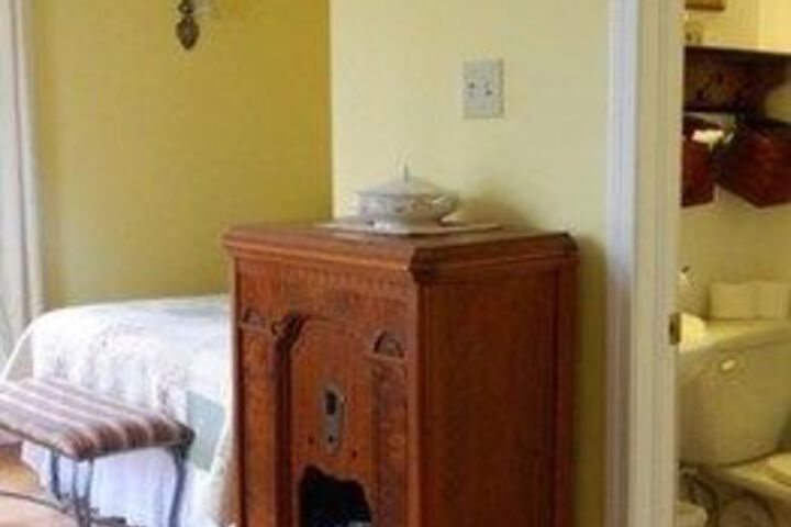 Room 8 of 14