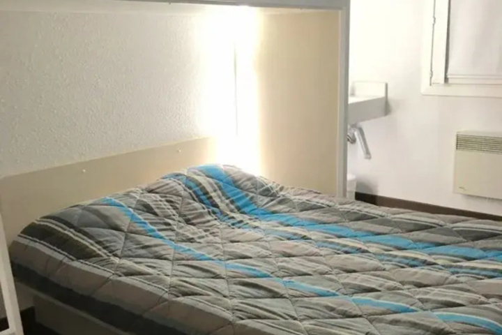 Room 6 of 14