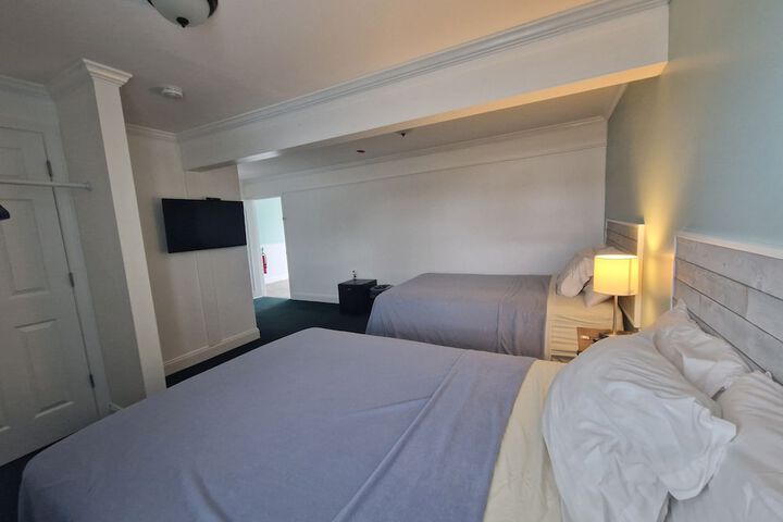 Room 8 of 20