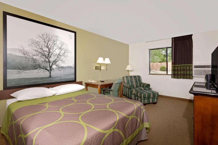2 Queen Beds (15 of 15)