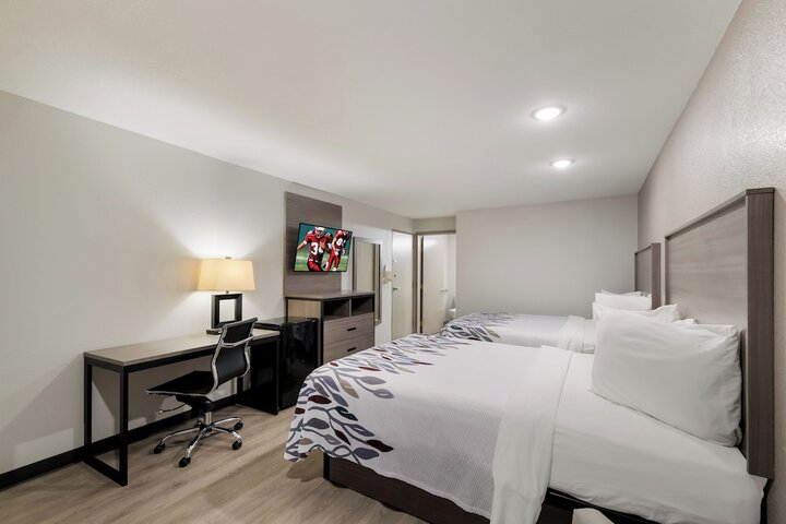 Deluxe 2 Queen Beds (8 of 9)