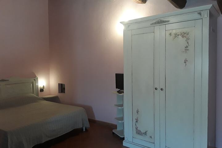 Room 4 of 106