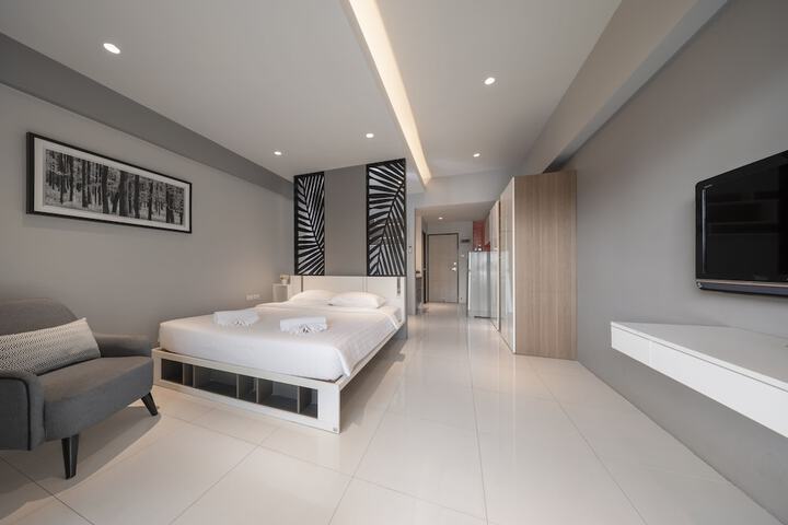 Room 11 of 80