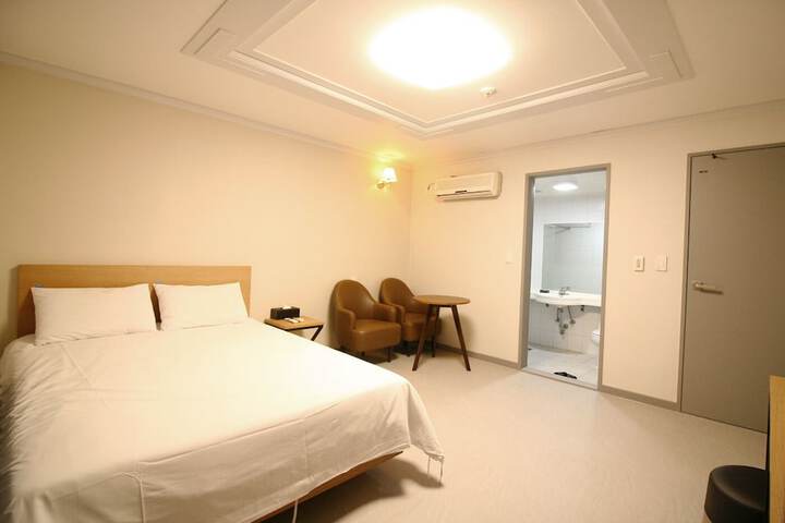 Room 10 of 31