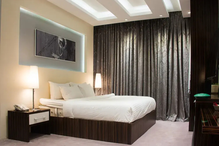 Room 3 of 16
