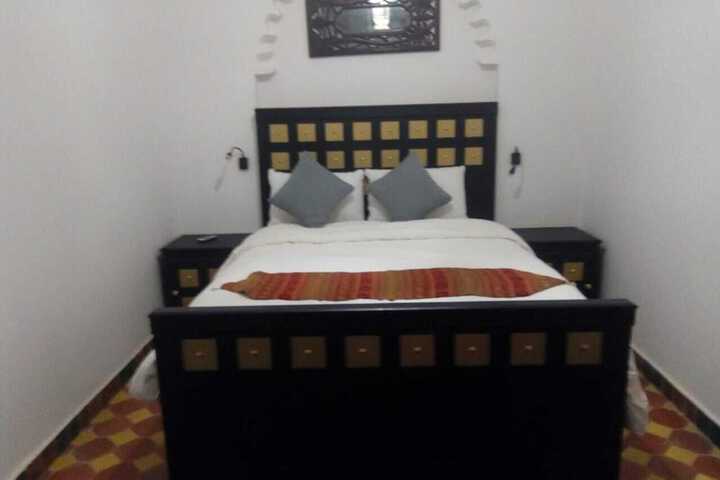Room 10 of 40