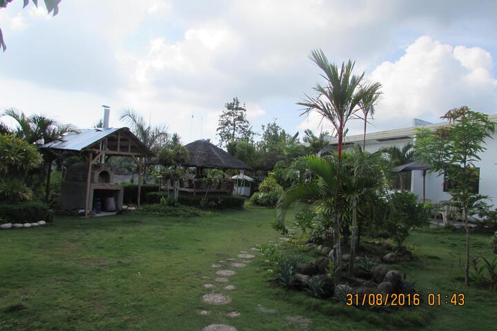 Hotel Exterior 3 of 6