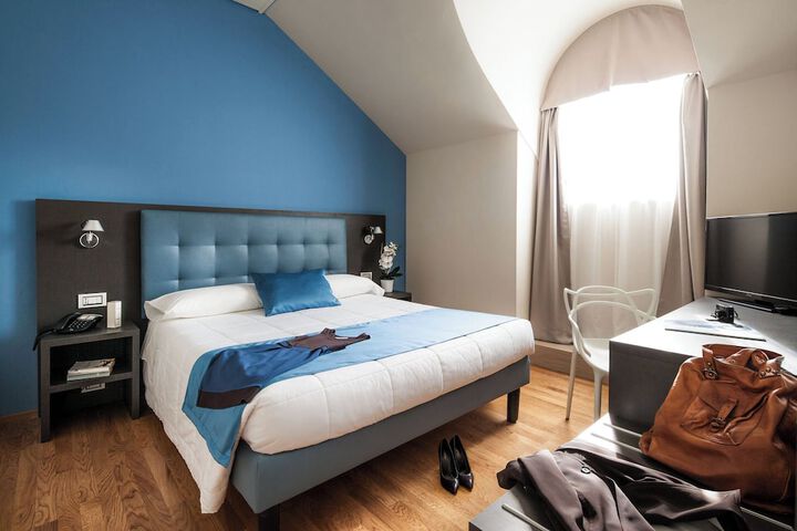 Room 10 of 50