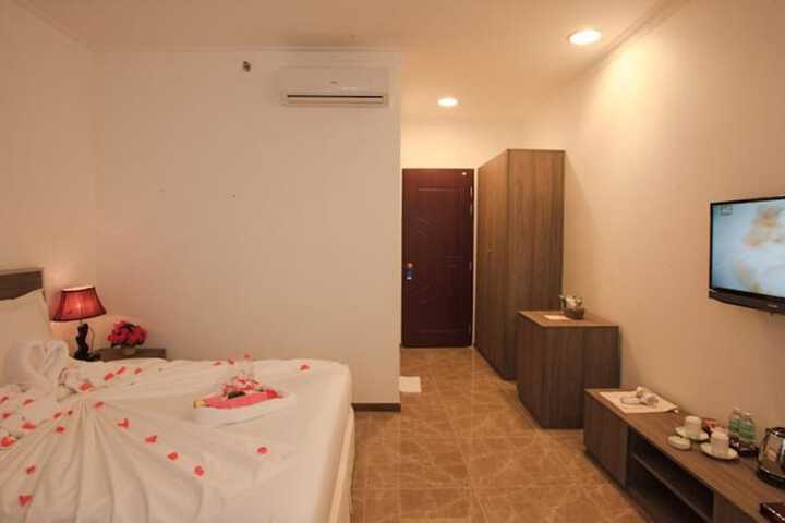 Room 3 of 20