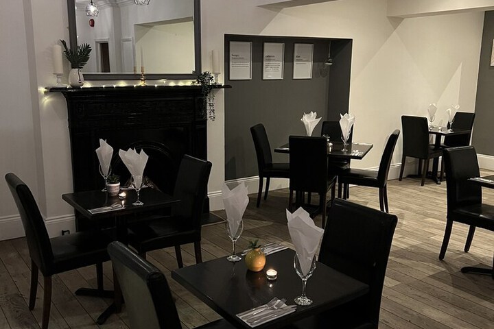 Dining 8 of 12