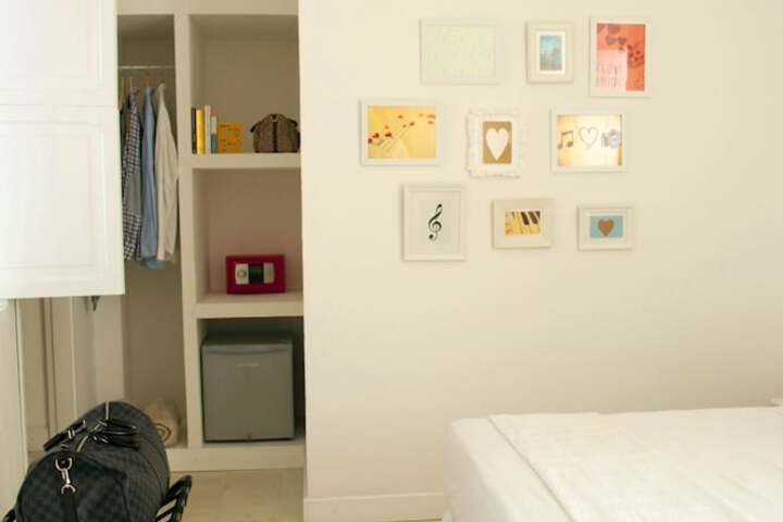 Room 4 of 44