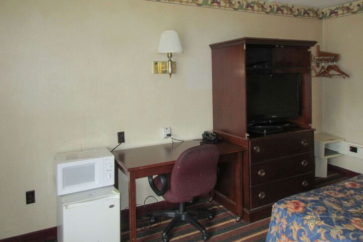 1 King Bed (3 of 3)