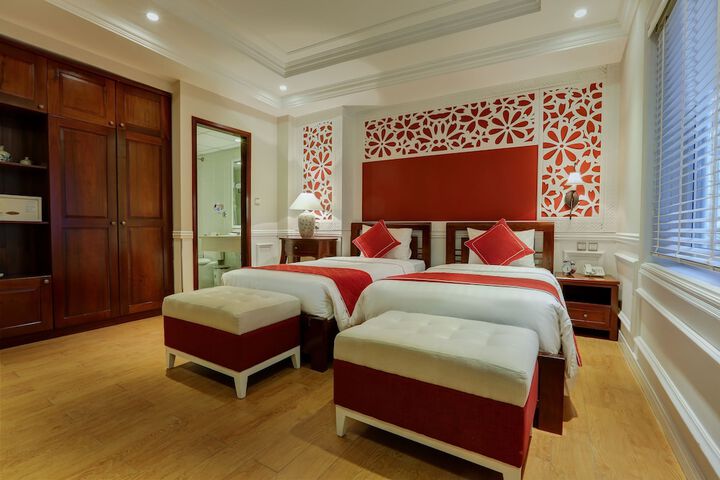 Room 10 of 34
