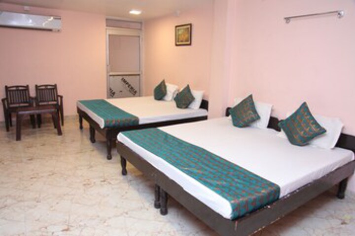 Room 10 of 12