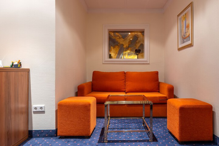 Room 21 of 32