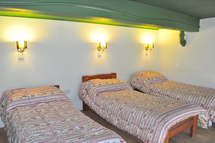 Room 11 of 104