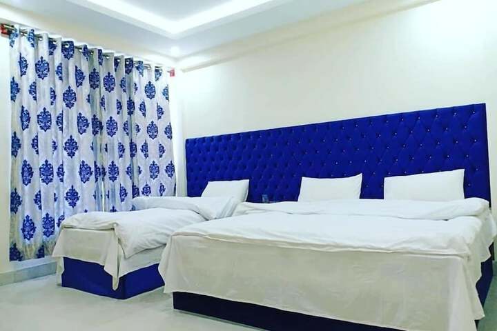 Room 8 of 34