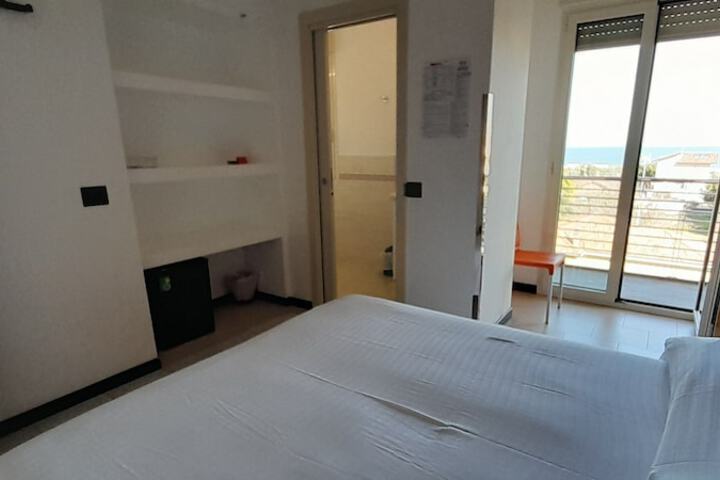 Room 13 of 61