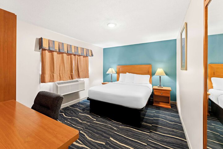 1 King Bed (8 of 15)