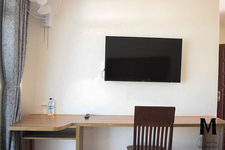 Room 2 of 9