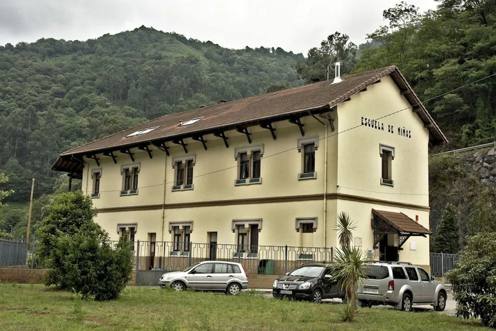 Albergue Juvenil De Bustiello