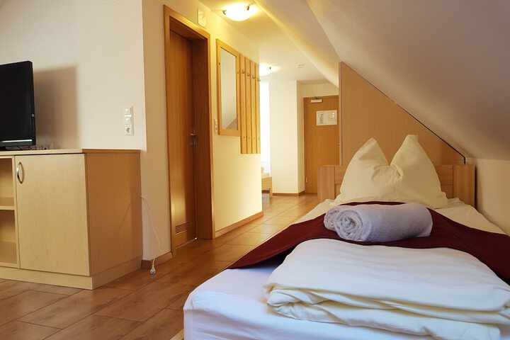 Room 10 of 60