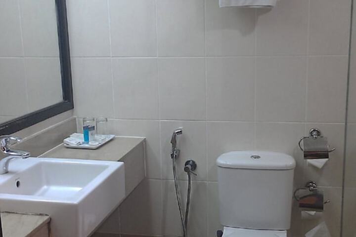 Room 17 of 34
