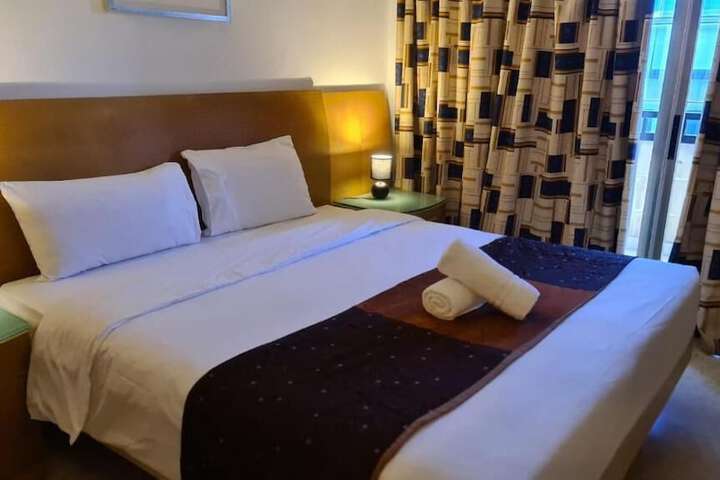 Room 9 of 33