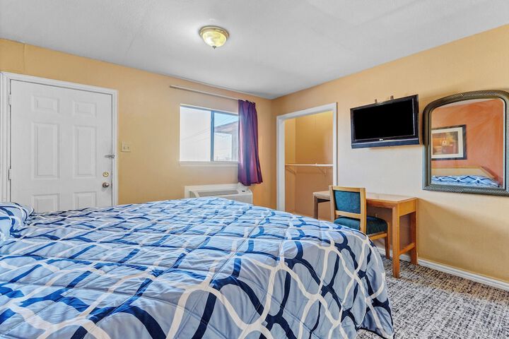 Room 10 of 40