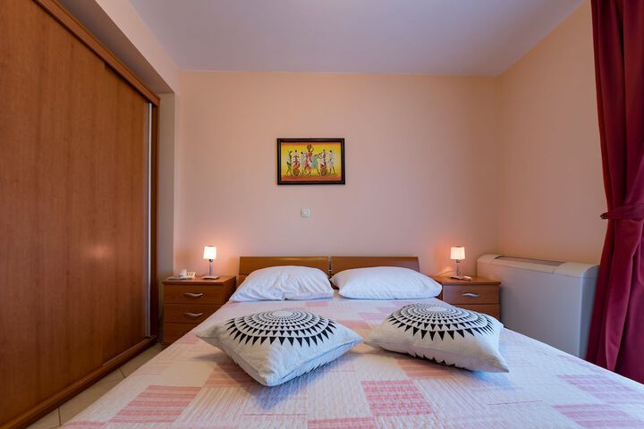 Room 9 of 29