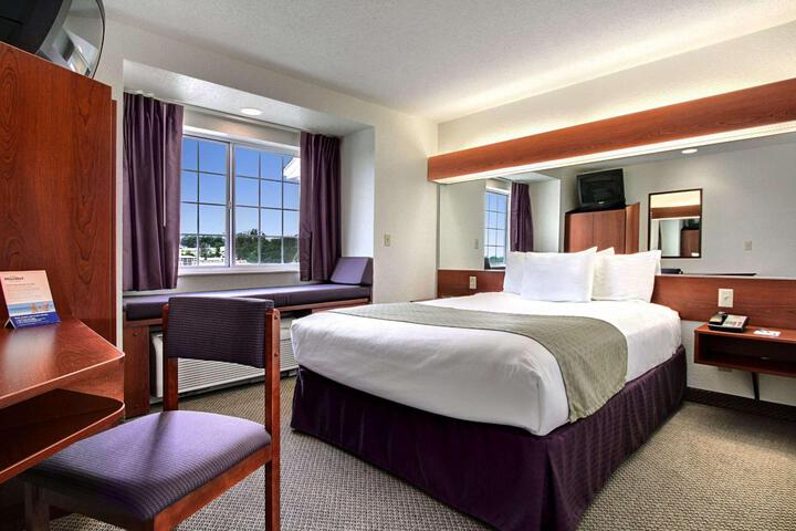 1 Queen Bed (4 of 7)