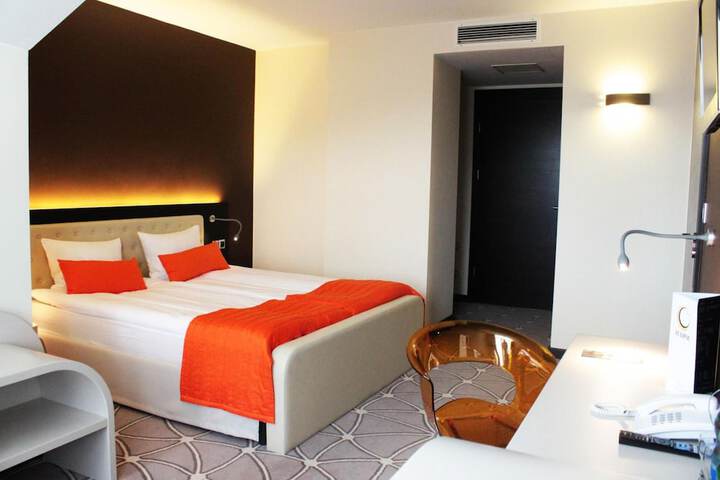 Room 9 of 29