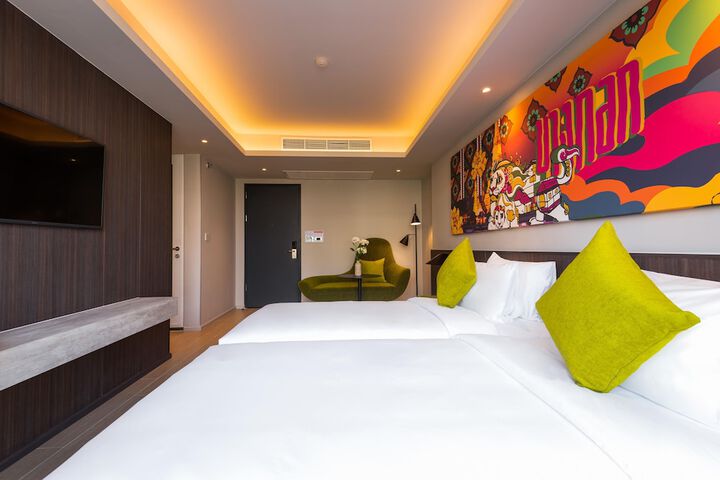 Room 51 of 190