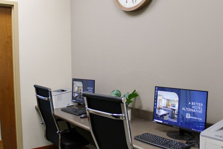 Business Center 34 of 37