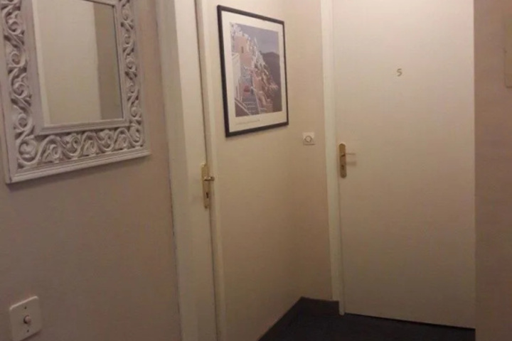 Room 7 of 10