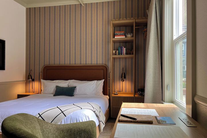 Room 50 of 80