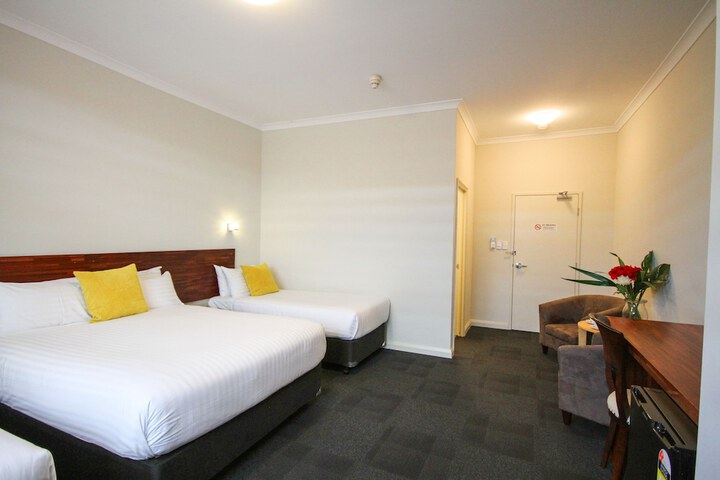 Room 13 of 40
