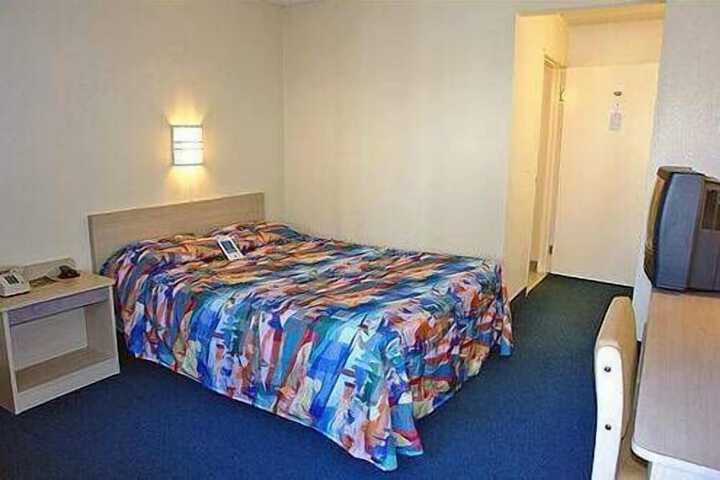 Room 11 of 37