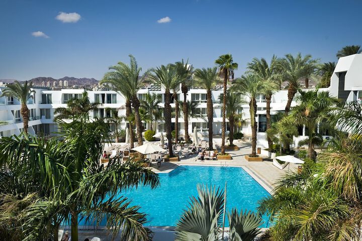 Hotel Pool