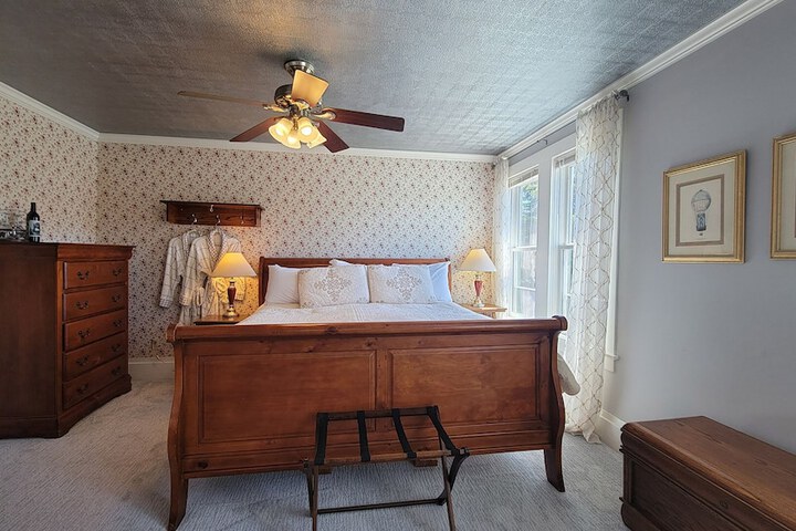 Room 52 of 113