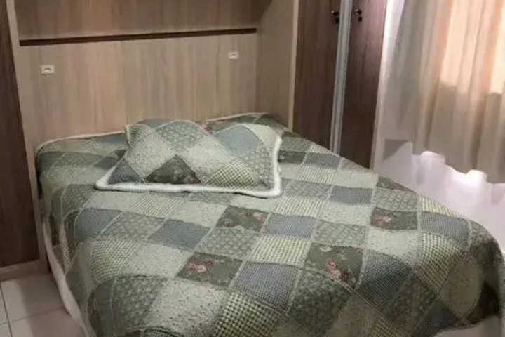 Room 6 of 14