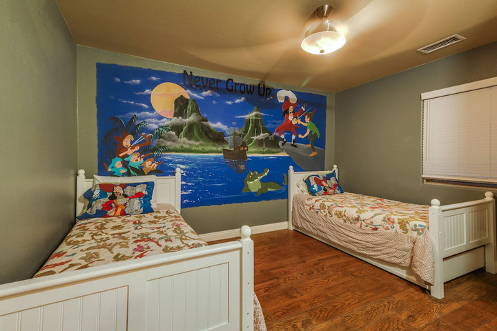 Room 9 of 10
