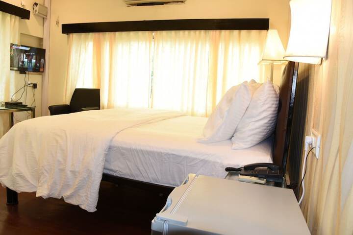 Room 2 of 20