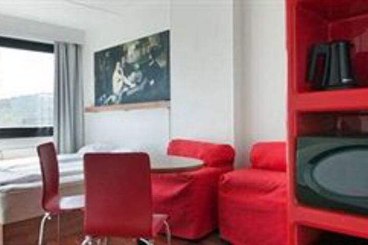 Room 3 of 9
