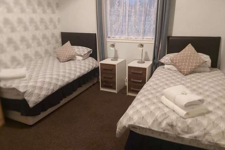 Room 2 of 33