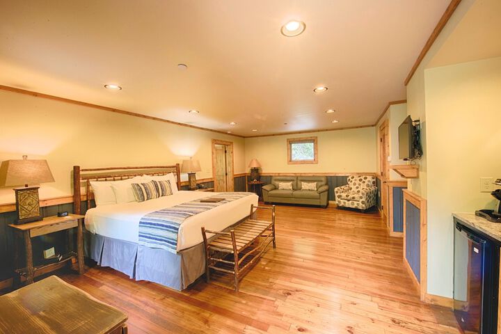 Room 53 of 243